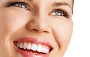 Woman's face smiling with white healthy teeth